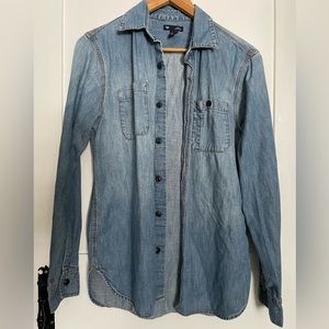 GAP Classic Fit long sleeved denim button up shirt. Size US medium (S).